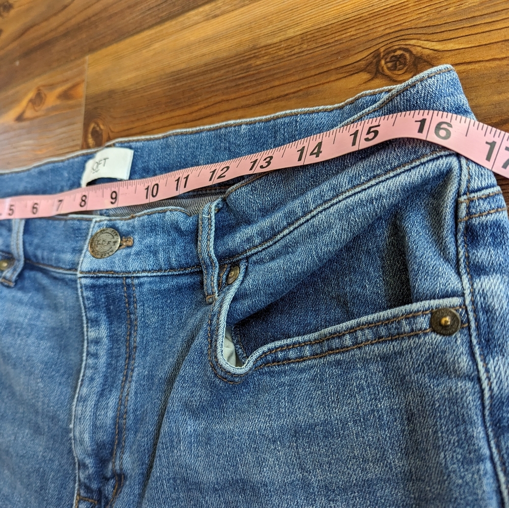 Loft Outlet Boyfriend High Waisted Med Wash Distressed Relaxed Fit Jeans Size 8 - Picture 9 of 11